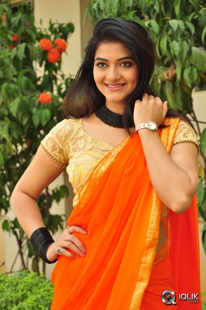 Kashmira-Kulkarni-at-Drushya-Kavyam-Movie-Success-Meet